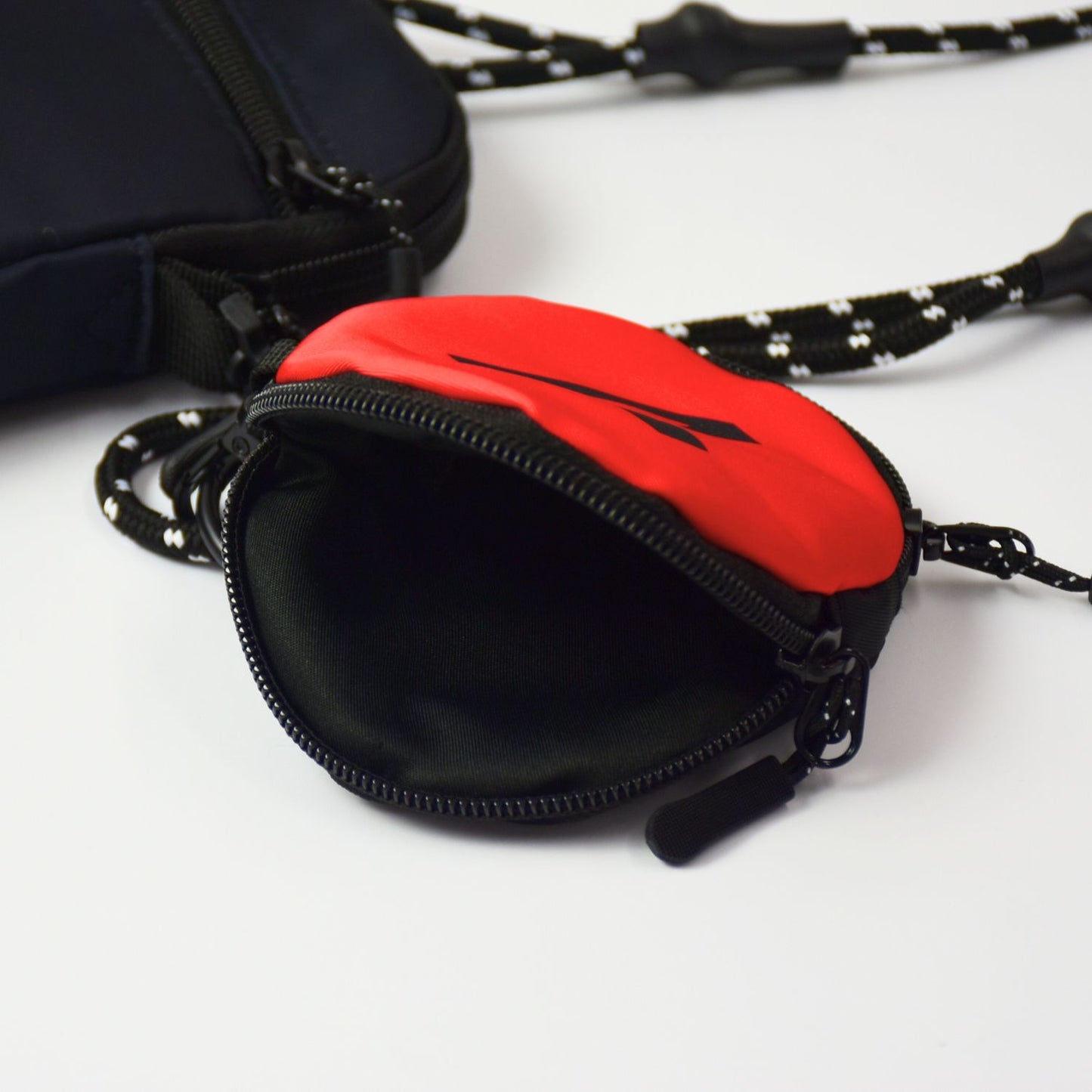 APEX LEGENDS™ Logo Shoulder Bag