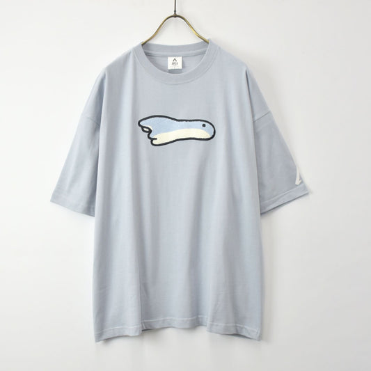 APEX LEGENDS ™ 【エーペックスレジェンズ】 うさぎメン サガラ刺繍 Tシャツ ゆったりサイズ(ブルー)