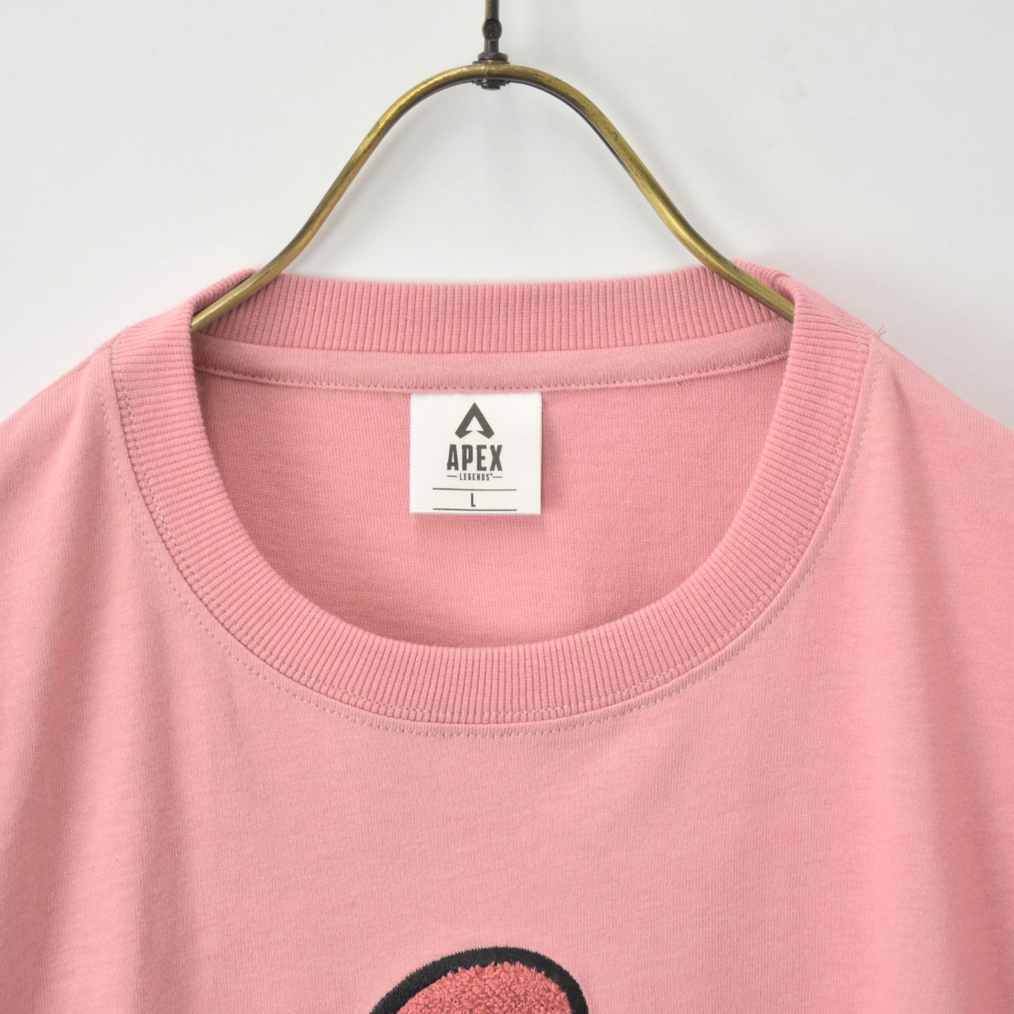 APEX LEGENDS ™ 【エーペックスレジェンズ】 うさぎメン サガラ刺繍 Tシャツ ゆったりサイズ（レッド）