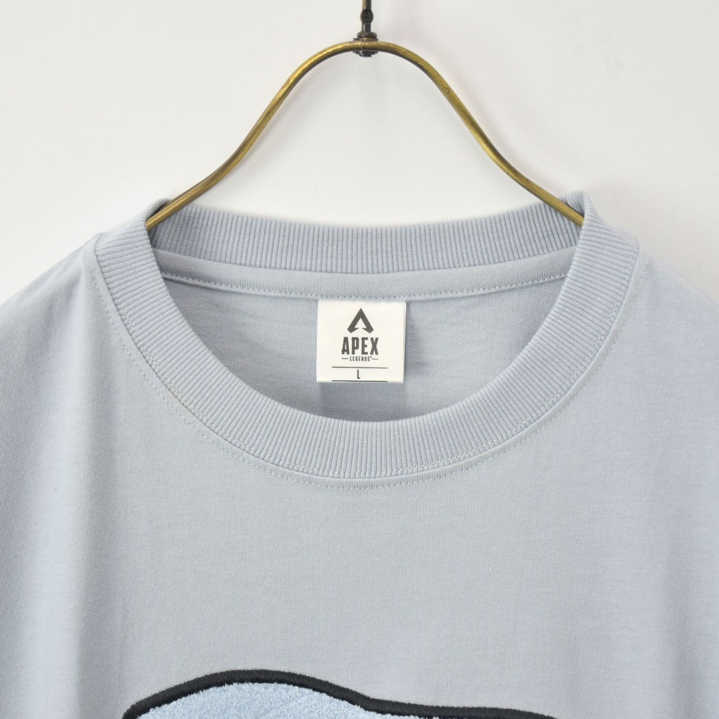 APEX LEGENDS ™ 【エーペックスレジェンズ】 うさぎメン サガラ刺繍 Tシャツ ゆったりサイズ（ブルー）