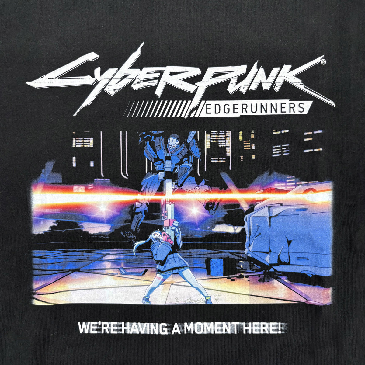 【11月末より順次発送】 Cyberpunk: Edgerunners【サイバーパンク: エッジランナーズ】 レベッカ & アダム・スマッシャー Tシャツ