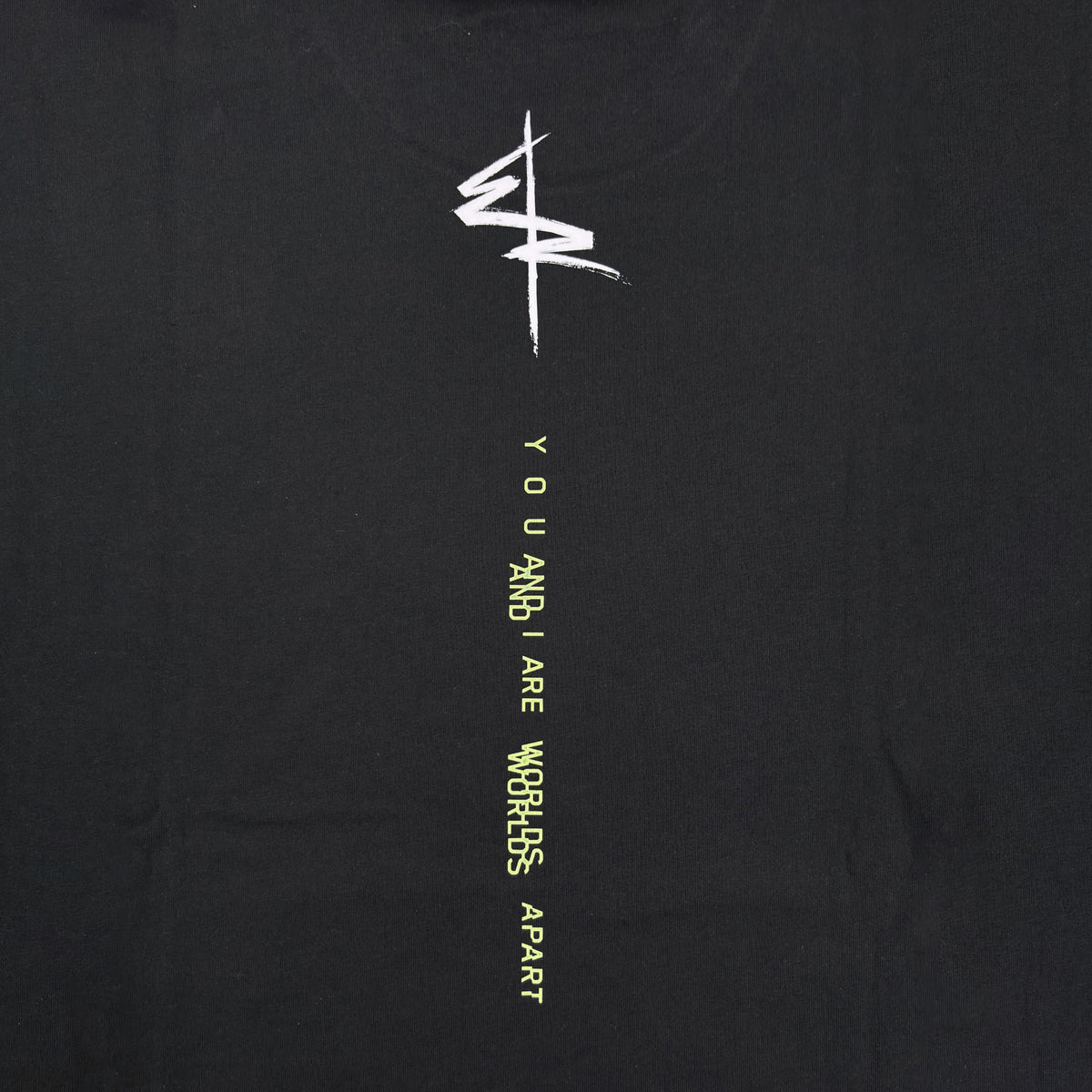 【11月末より順次発送】 Cyberpunk: Edgerunners【サイバーパンク: エッジランナーズ】 "YOU AND I ARE WORLDS APART" Tシャツ